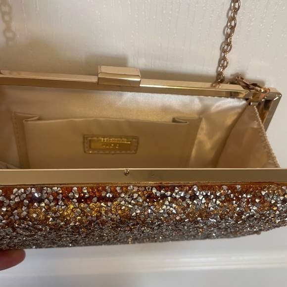 ALDO clutch with cross body strap - Picture 3 of 3